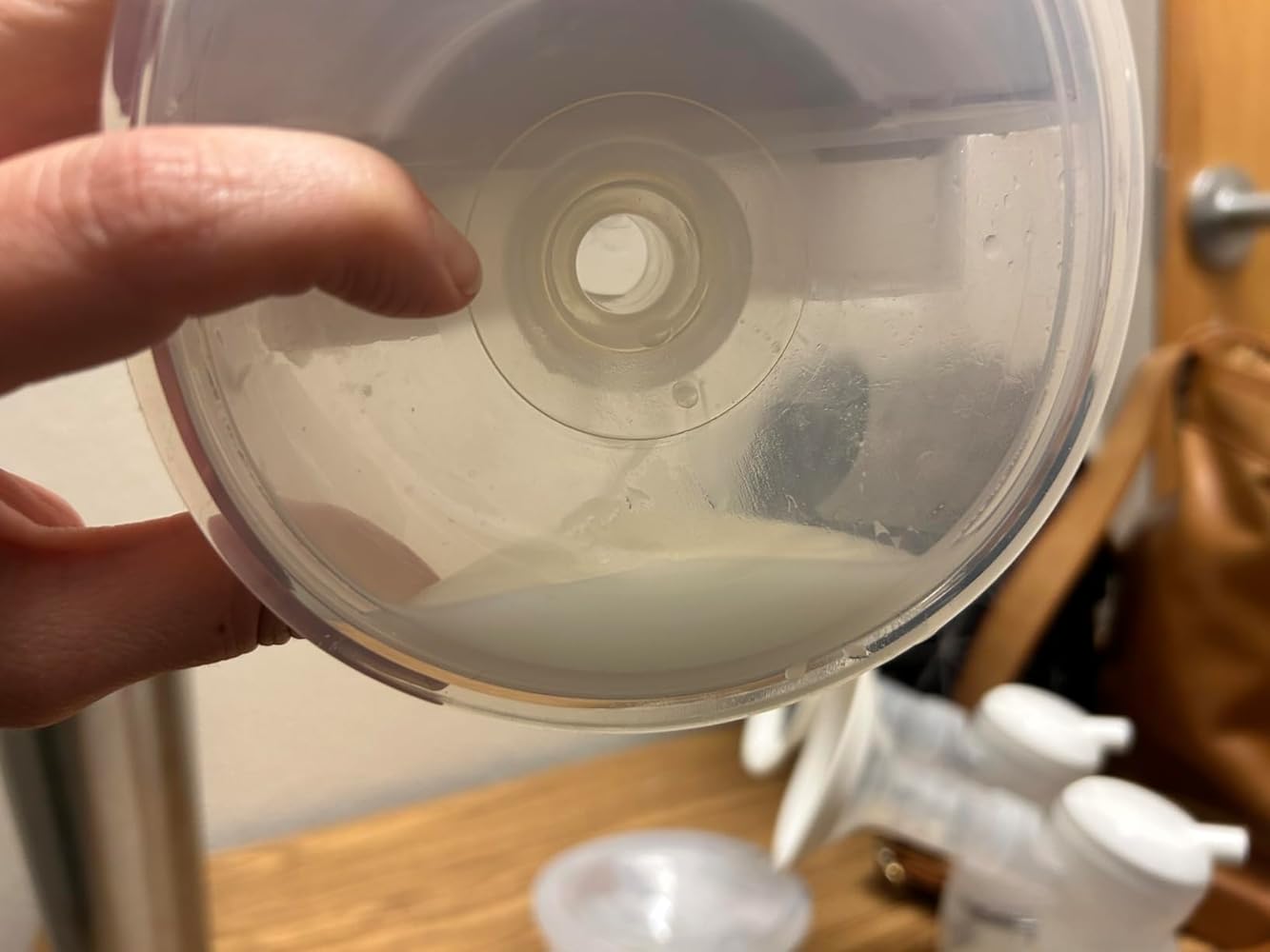 Paruu Hands Free Breast Pump P16, Wearable Breast Pump Electirc Portable with 4 Modes &amp; 12 Levels, Max 309mmHg Strong Suction 19/21/24mm Flange Inserts Wearable Breastfeeding Pump, 2 Pack White