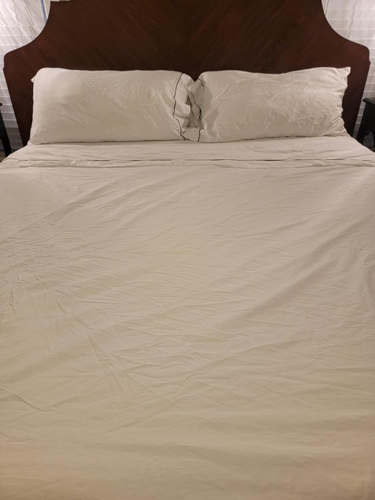 kate spade new york Dot King Sheet Set, 300 Thread Count and 100% Cotton, All Season 4 Piece Bedding Set, Machine Washable, White and Pink